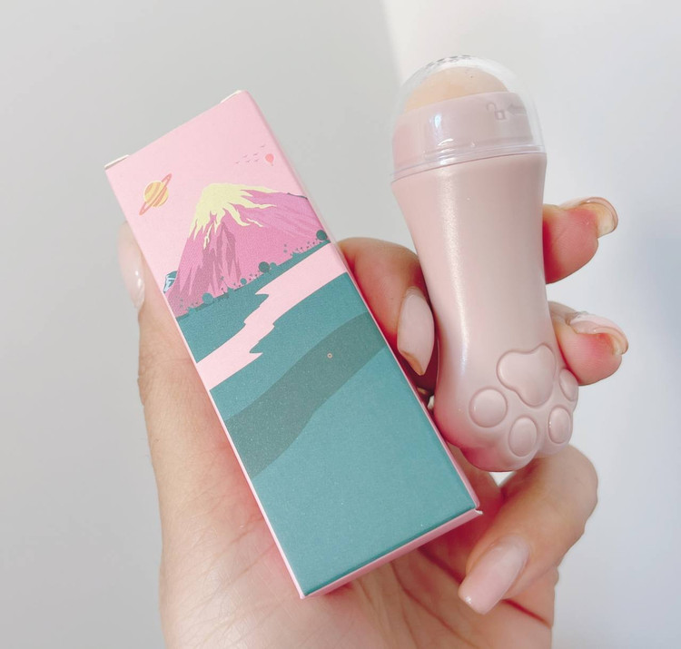 رولر جادویی سنگ آتشفشان چربی گیر صورت