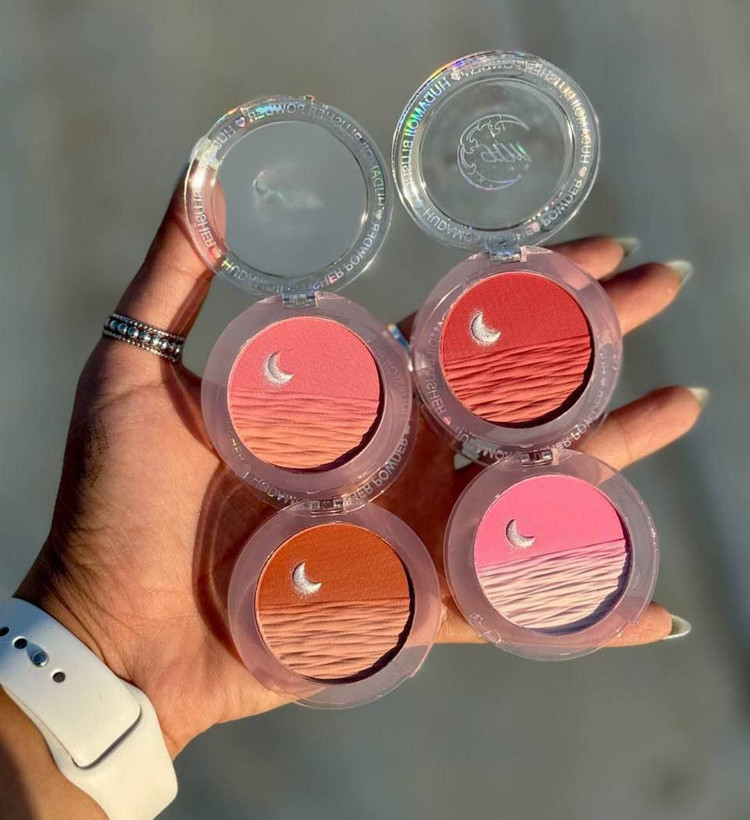 رژگونه ماه و دریا هدی موجی Huda Moji