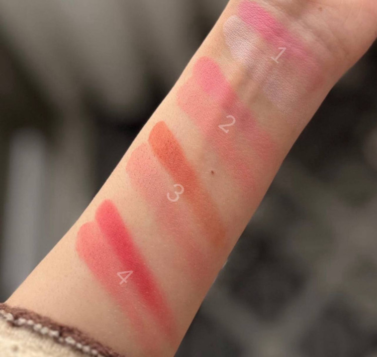 رژگونه ماه و دریا هدی موجی Huda Moji