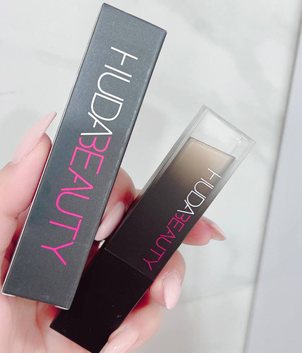 کانسیلر استیکی